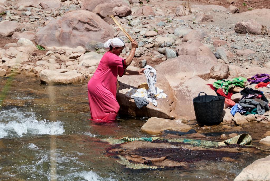 Lessive dans la Tessaout, en contrebas du village d'issfoula [Maroc] - 2023