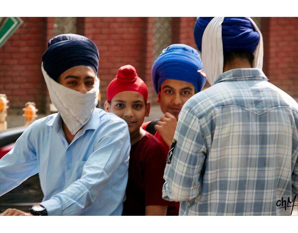 Devant le temple sikh Bangla Sahib [Delhi]