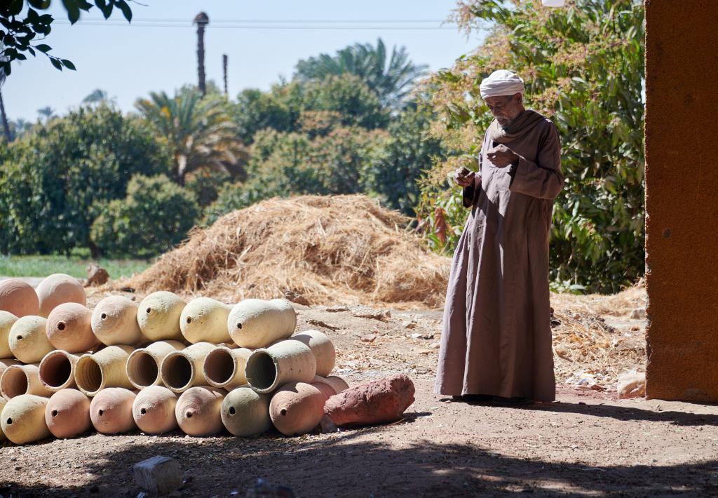 Potier sur la route d'Edfou [Egypte] - 2022 