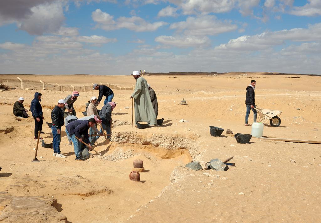 Fouilles avec une brouette 'Louvre', Saqqarah [Egypte] - 2022