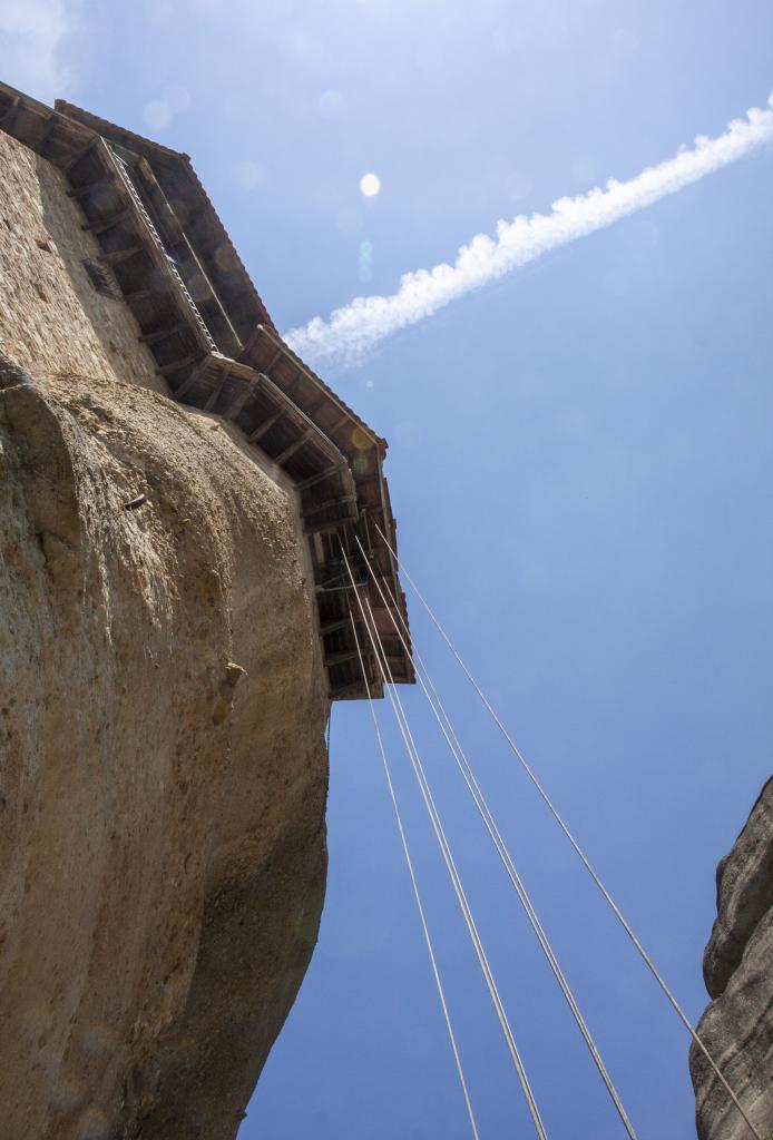 Monastère d'Agios Nikolaos, les câbles [Grèce] - 2015