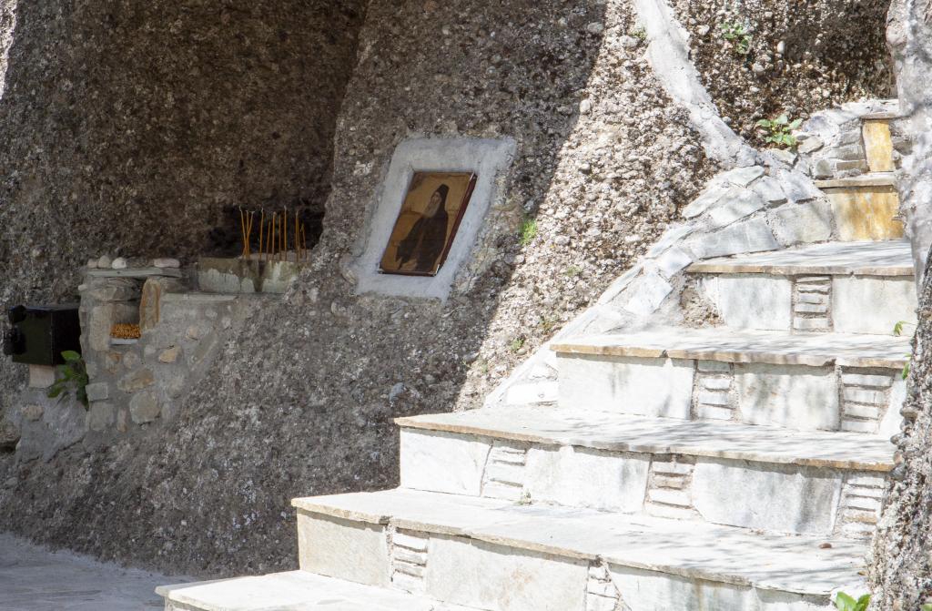 Monastère d'Agios Nikolaos, les câbles [Grèce] - 2015