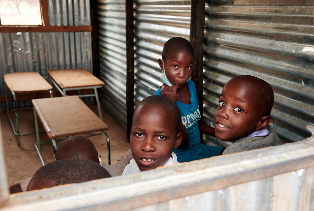 A l'école - Pays Himba [Namibie] - 2021