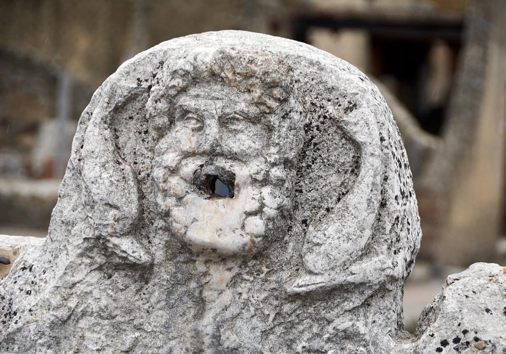 Fontaine, Herculanum, Naples - 2019