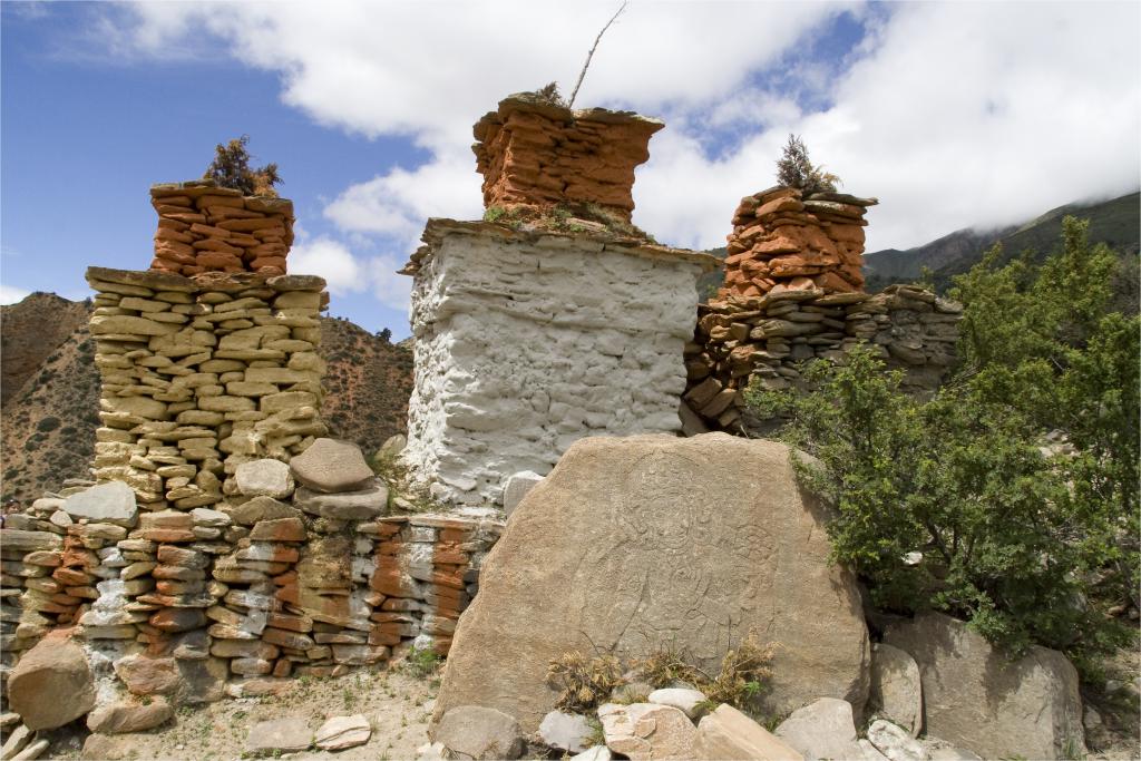 Chörtens entre Chele et Geling, Mustang [Népal] - 2008