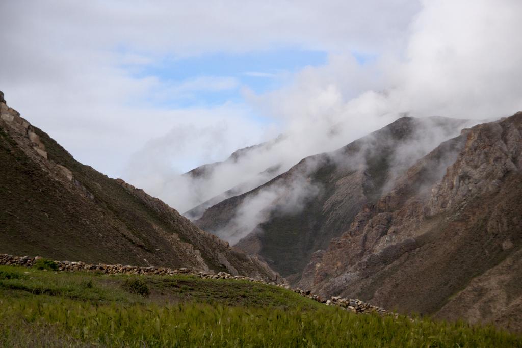 Les nuages descendent sur Dho Tarap, Dolpo [Népal] - 2012