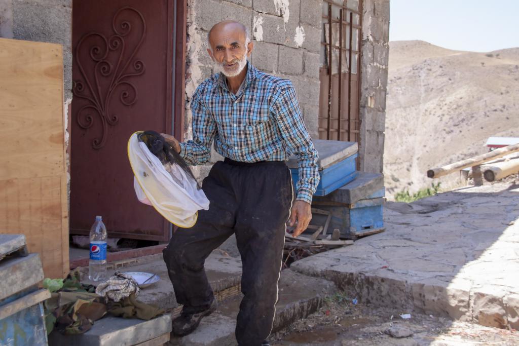 Un apiculteur du village de Atan, Monts Alborz [Iran] - 2018