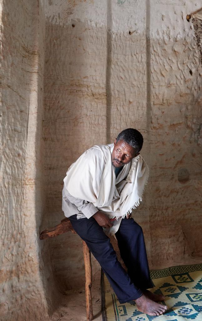 Le prêtre de l'église Daniel Korkor, massif de Gheralta [Ethiopie] - 2019