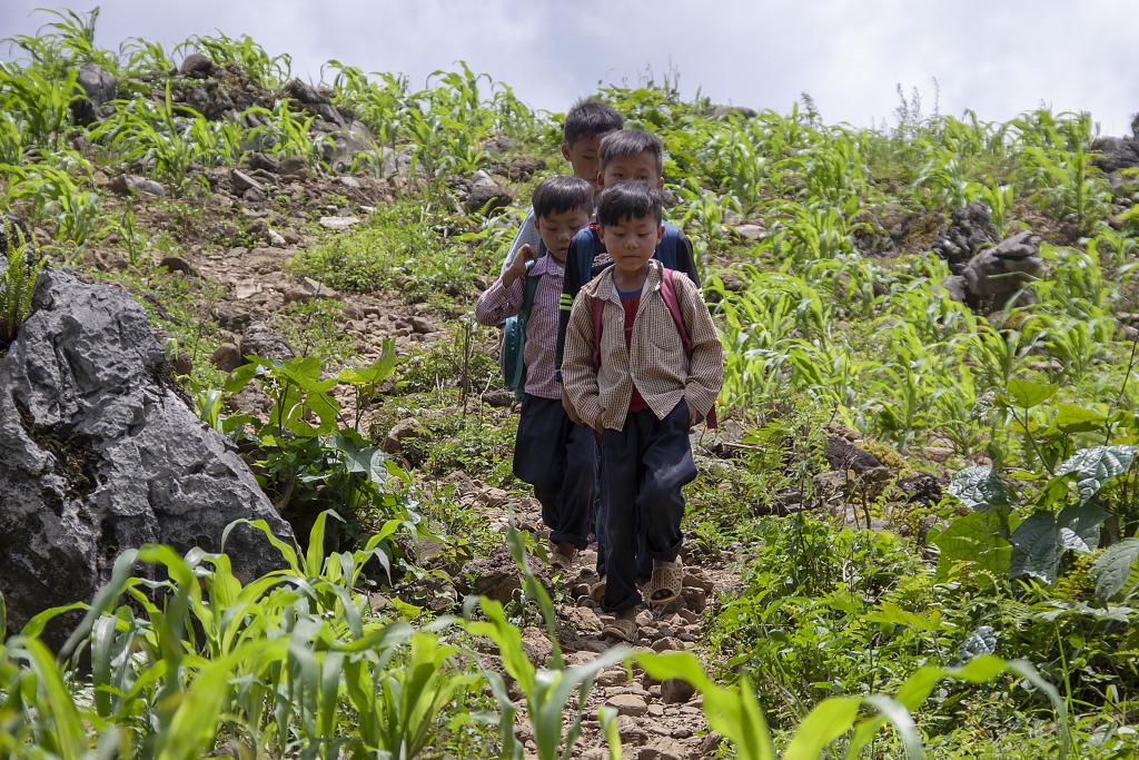 Retour de l'école, entre Sac Xai et Nam Ngu [Haut-Tonkin, Vietnam] - 2018
