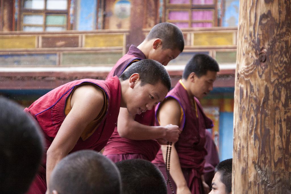 Joutes oratoires au monastère de Dongzsar [Pays de Kham, ancien Grand Tibet, Chine] - 2014