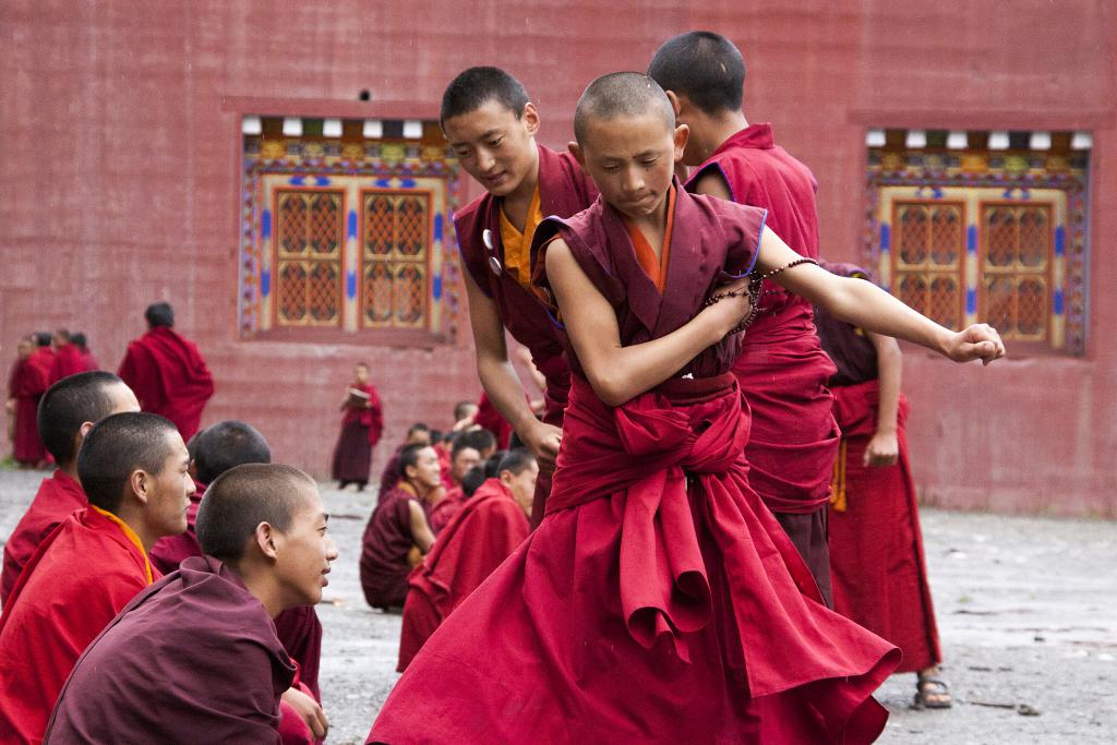 Joutes oratoires au monastère de Dongzsar [Pays de Kham, ancien Grand Tibet, Chine] - 2014