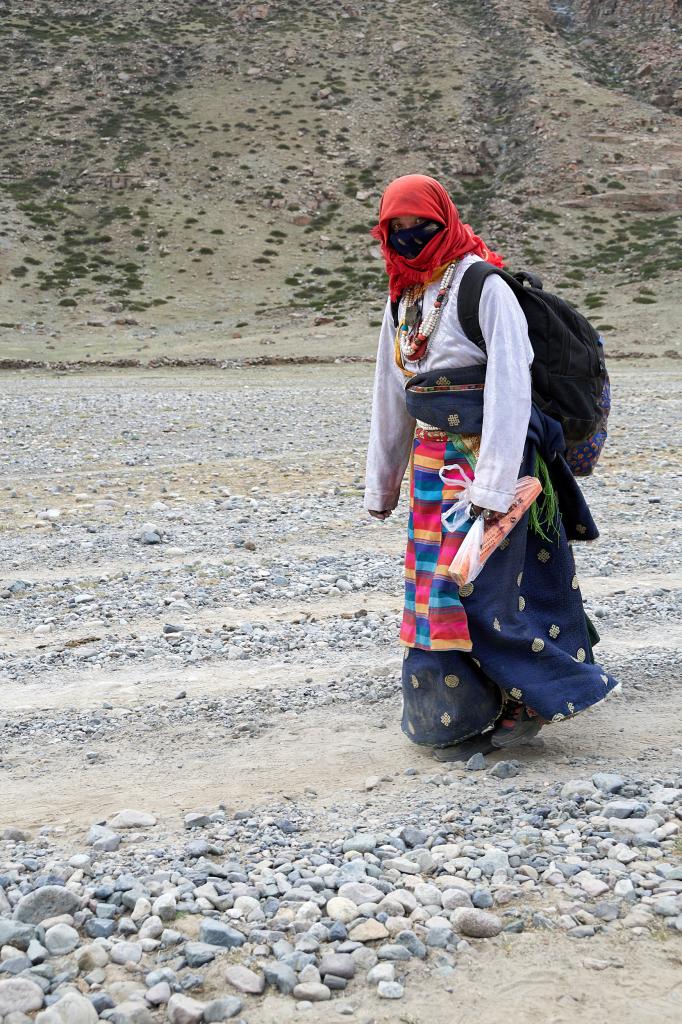 Compagnons de route : tous égrènent le chapelet et marmonnent un mantra