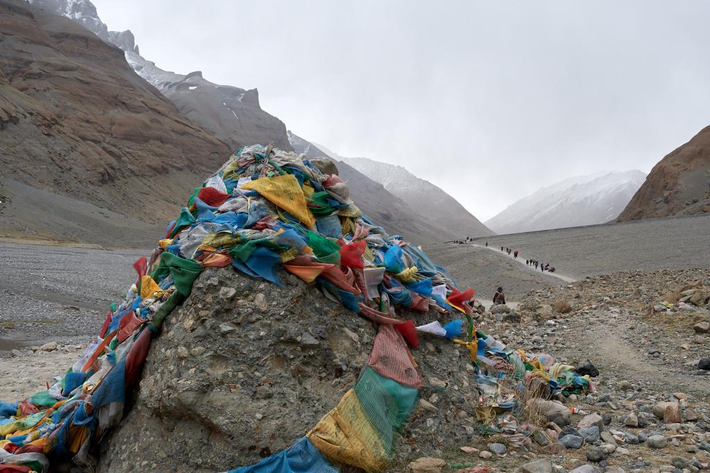 Le ciel se couvre. La neige est souvent présente au Mont Kailash