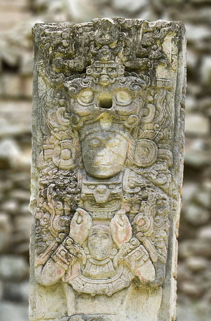 Copan, la stèle du double rayon de lune [Honduras]