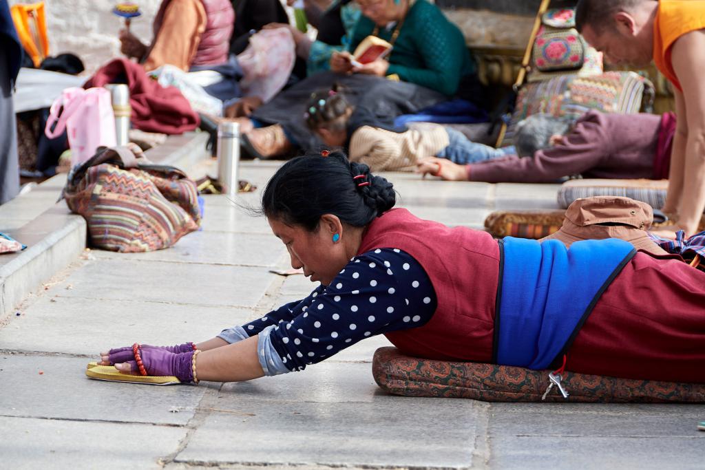 Devant le temple du Jokhang, Lhassa [Tibet] - 2019