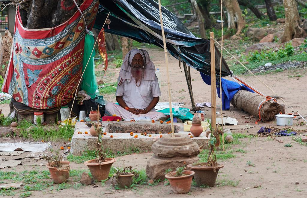 Un sadhu (ou renonçant) aux grottes de Khandagiri, Bhubaneshwar [Orissa, Inde] - 2020