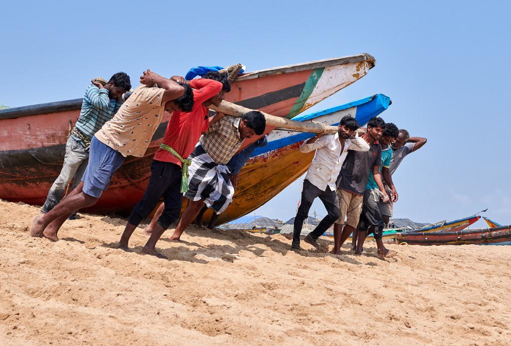 Mise à l'eau des bâteaux de pêche [Orissa, Inde] - 2020