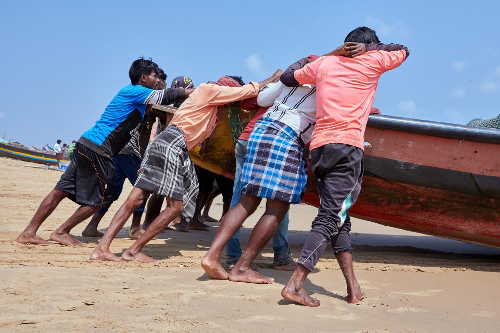 Mise à l'eau des bâteaux de pêche [Orissa, Inde] - 2020