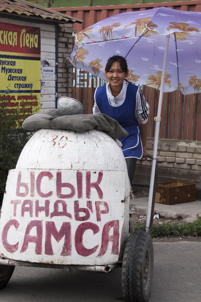 Vendeuse de petits pains, Tokmok [Kirghistan] - 2013