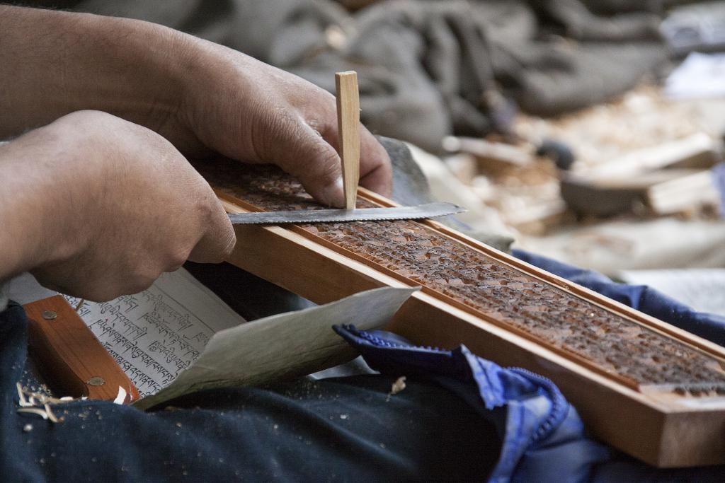 Correcteur de plaques pour l'imprimerie de Dêgê, Pays de Kham, ancien Grand Tibet [Chine] - 2014