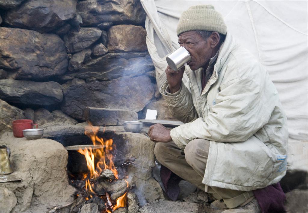 Nomade au pied du Sengge La (5100 m), Zanskar [Inde] - 2010