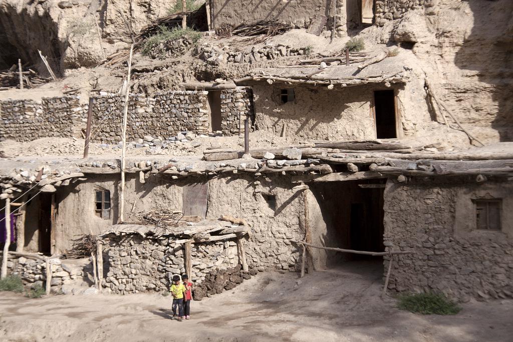 Un village près de la rivière Sarymat [Tadjikistan] - 2013