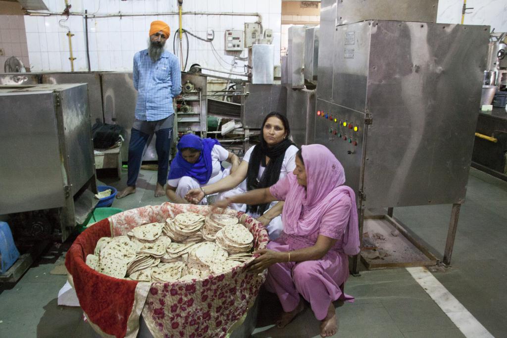 Cuisines, temple sikh Bangla Sahib [Delhi]