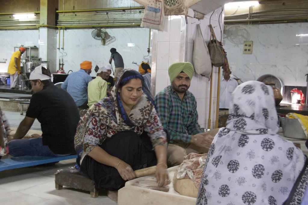 Cuisines, temple sikh Bangla Sahib [Delhi]