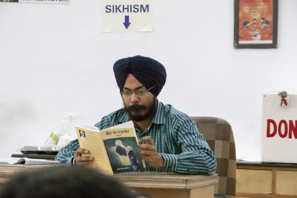 Gardien, temple sikh Bangla Sahib [Delhi]