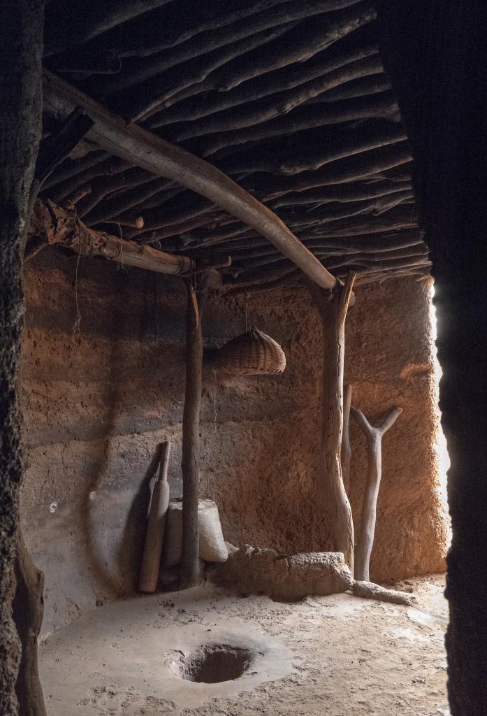 Intérieur d'une tata somba [Bénin] - 2018